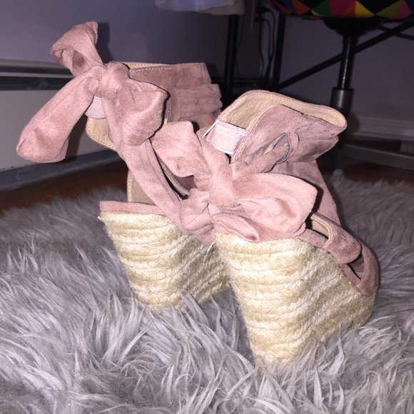 Pink suede wedges - Picture 4 of 8